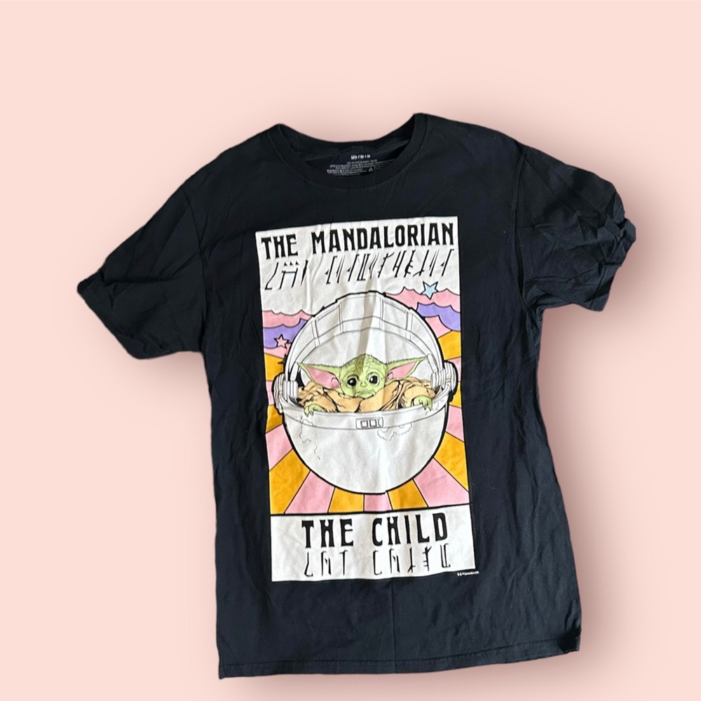 (Retail $20) Men’s Black Mandalorian Short Sleeve T shirt (size M)